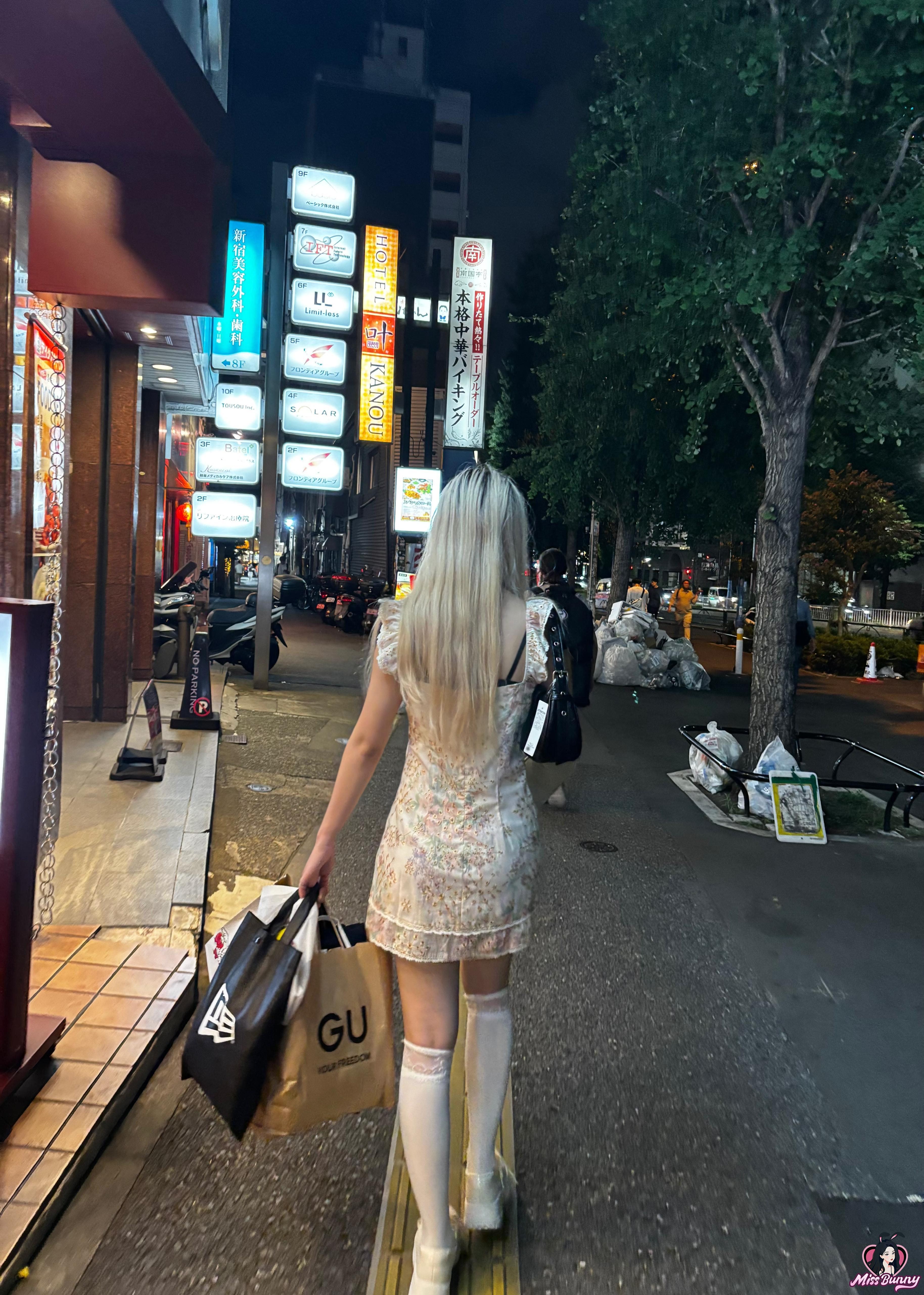 https://api.missbunny.ai/media/20250909/20250909014614_93.jpg
